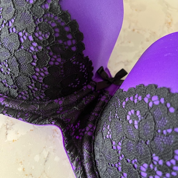 Victoria’s Secret bra. 34D. - Picture 2 of 4